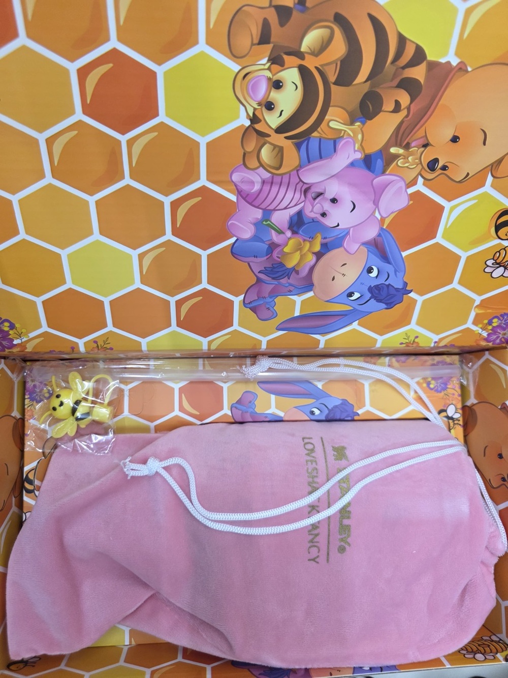Stanley Winnie the Pooh Bear Honeycombing Yellow Tumbler Bee Straw gift box - Picture 3 of 4